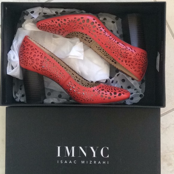 ISAAC MIZRAHI SIZE 6 ZORA LASER CUT PUPMS - Picture 3 of 6